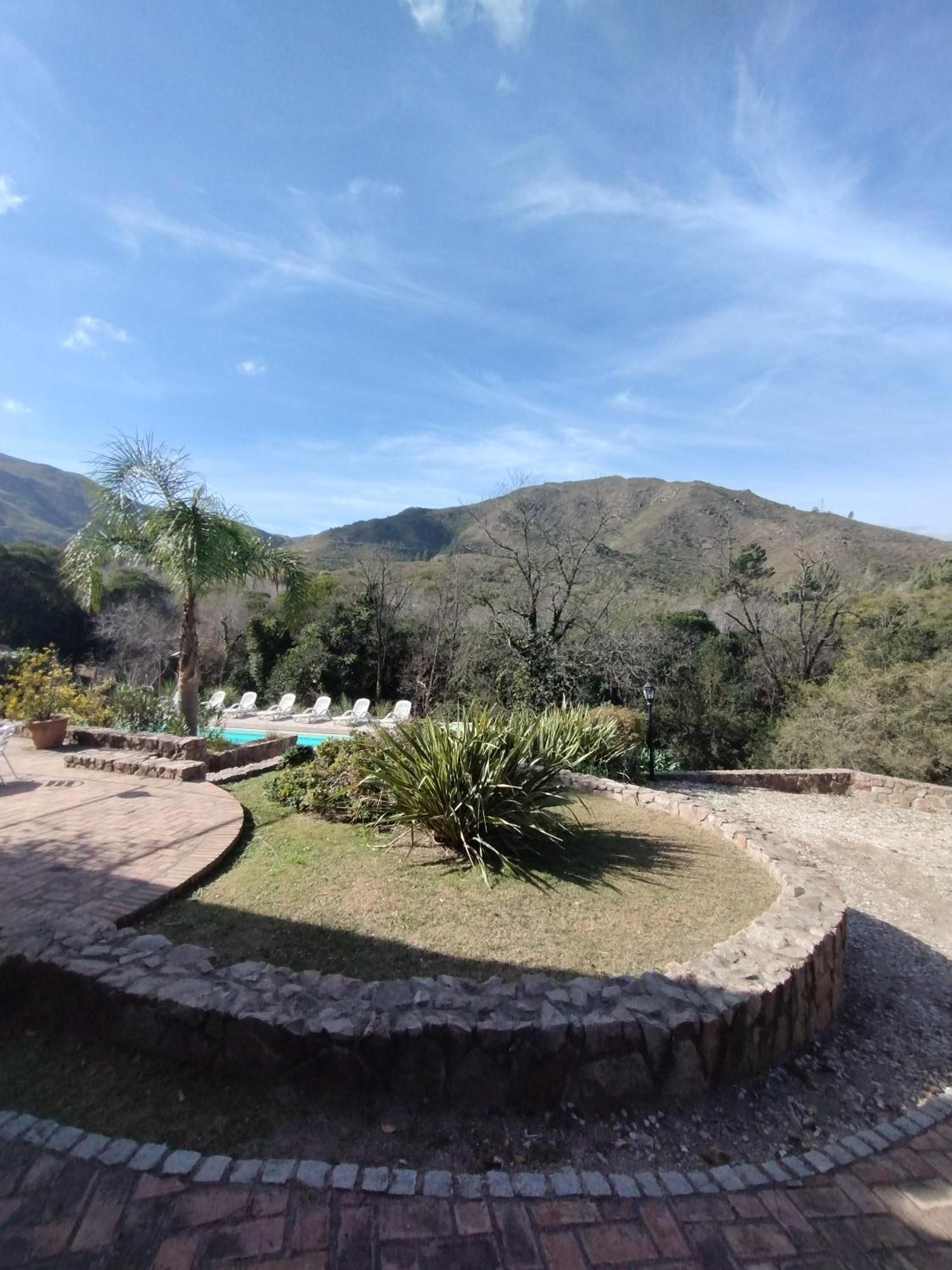 Cabañas El Mirador La Falda Exterior foto